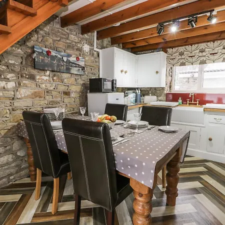 Kennel Master Cottage, Γουίτμπι