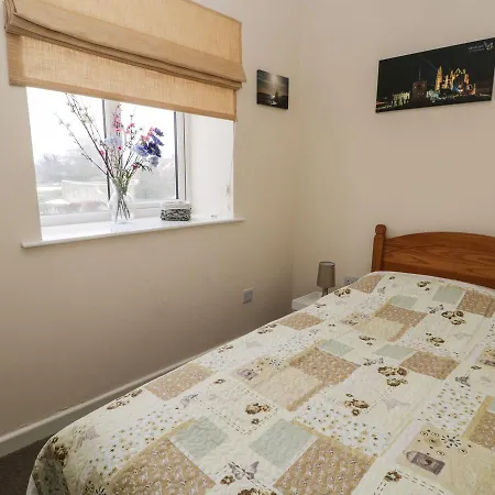 Kennel Master Cottage, * Whitby